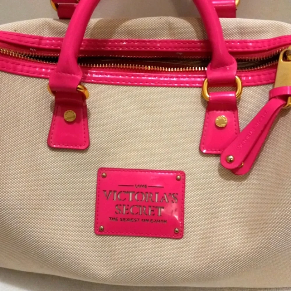Victory Secret Bombshell Canvas, Very Clean